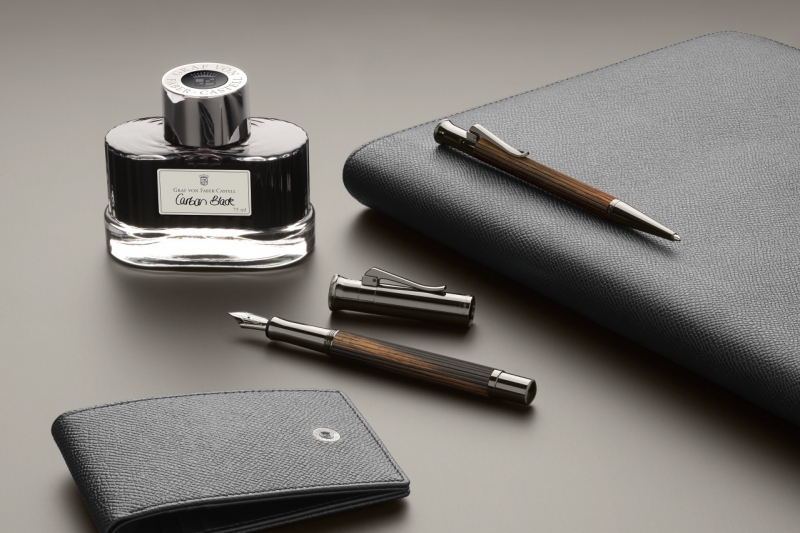 GRAF VON FABER CASTELL - Stylo-plume Classique Macassar Black Edition - plume medium.