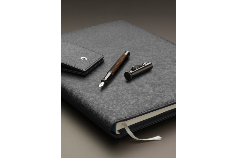 GRAF VON FABER CASTELL - Stylo-plume Classique Macassar Black Edition - plume medium.