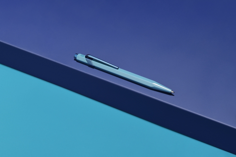 Stylo-bille 849 Claim Your Style 3 bleu glacier avec etui slim pack.