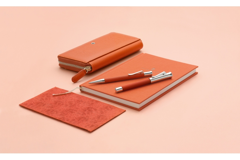 GRAF VON FABER CASTELL - Stylo-plume Guilloché orange - plume medium.