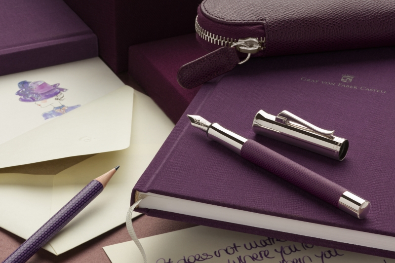 GRAF VON FABER CASTELL - Stylo-plume Guilloché violet - plume medium.