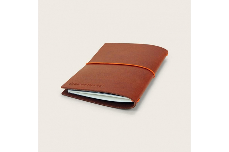 PAPER REPUBLIC - Carnet  grand voyageur format passeport - cognac.