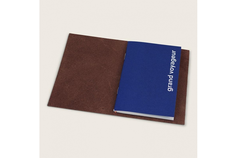 PAPER REPUBLIC - Carnet  grand voyageur format passeport - chataigne.